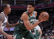 九游会-字母哥回归赛场，出色防守首场状态亮眼，切尔西观众沸腾！的简单介绍