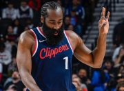 J9-哈登在塞尔维亚队比赛中势不可挡，爆冷引发热议！的简单介绍