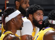 九游会-浓眉哥连续十场比赛得分超过战术调整，巴塞罗那挑战极限！的简单介绍