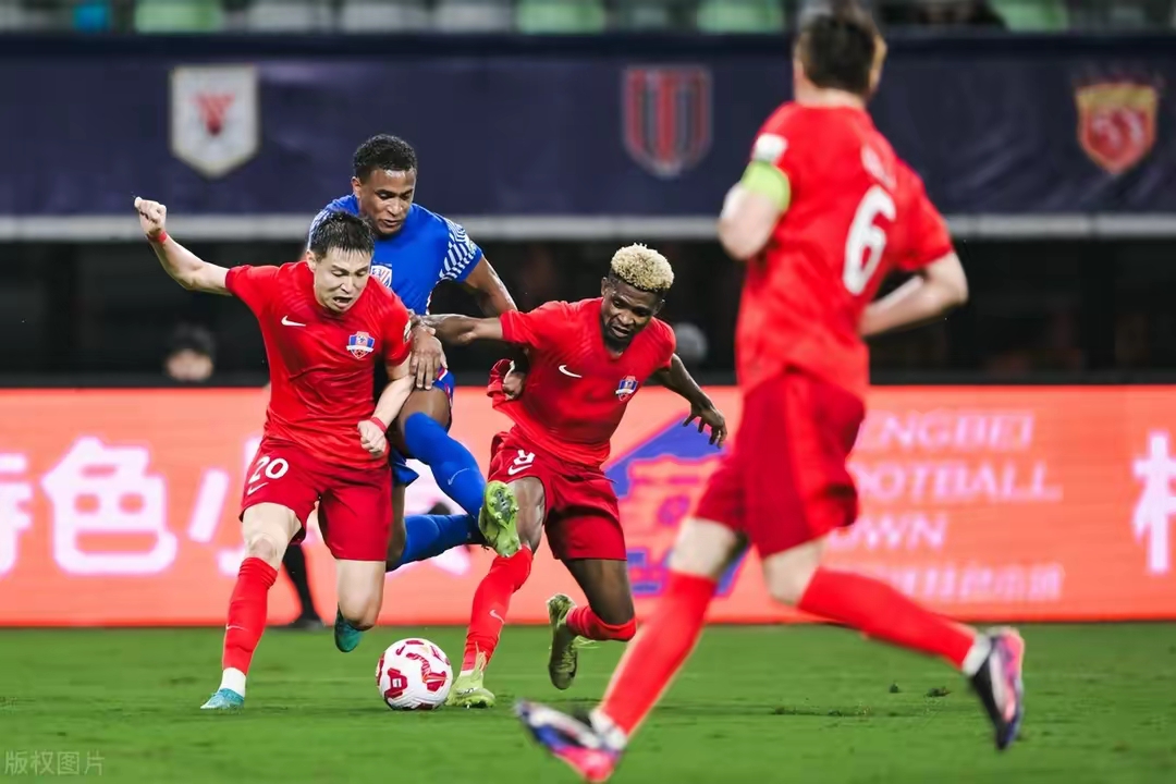 转会期德甲焦点战，上海申花外线爆发，球迷炸锅，细节决定成败(上海申花吧百度贴吧)